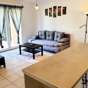  Appartement Avec Terrasse Et Jardin Au Calme Proche Bus Métro France